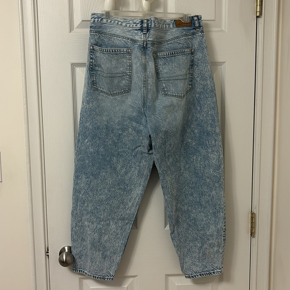 American Eagle Relaxed Mom Jean (short) - Picture 3 of 4